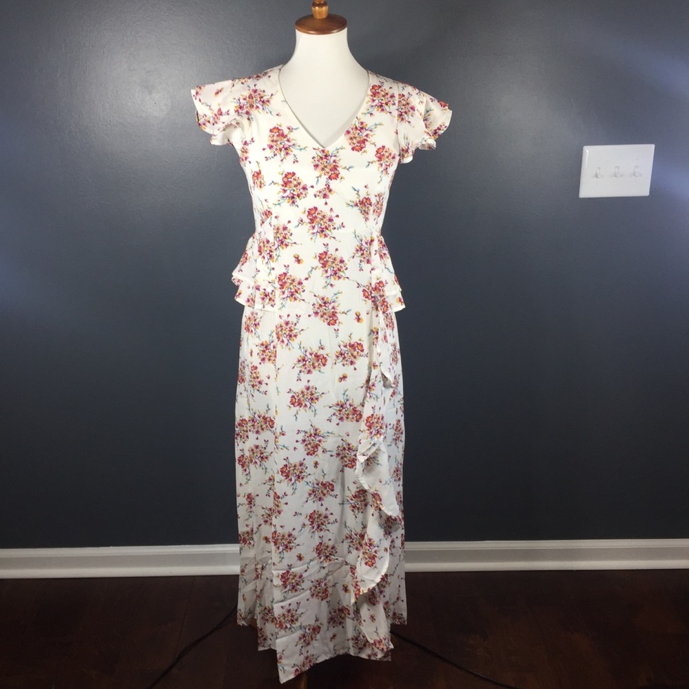 White Floral Women’s Ruffle V-Neck Dress
